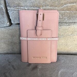 MICHAEL KORS- Blush- Jet Set Luggage Tag and Passport Wallet